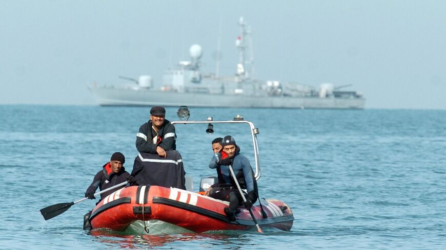 boat capsizing search off Tunisia 