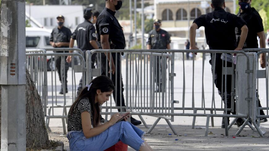 Tunisia barricades