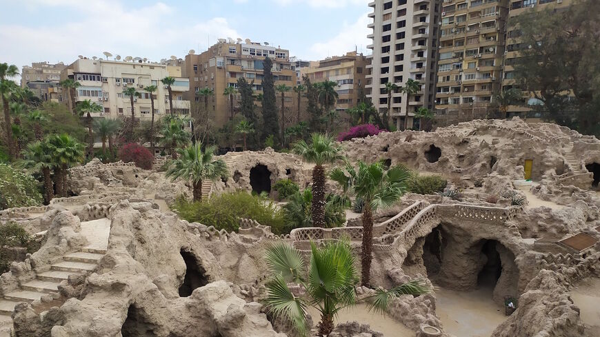 Aquarium Grotto Garden