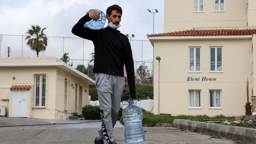 Around 700 refugees live in the Saint Nicolas residential complex on the outskirts of Chlorakas, near the Cypriot city of Paphos. Local authorities have declared the site unfit for habitation and have cut off the water supply to 250 apartments