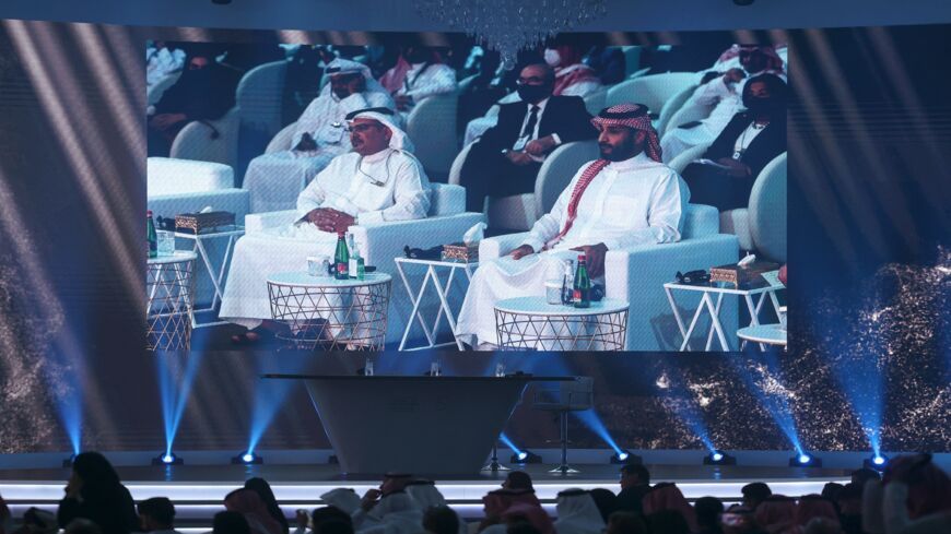 Saudi Crown Prince Mohammed bin Salman (R) and Bahrain's Crown Prince Salman bin Hamad al-Khalifa.