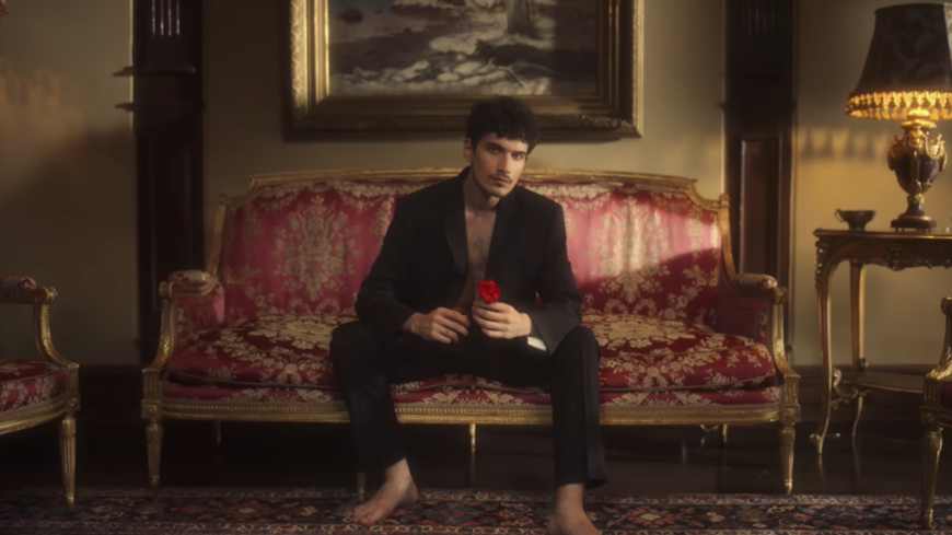 A screengrab from the music video for Copshop, but Turkish popstar Mabel Matiz.