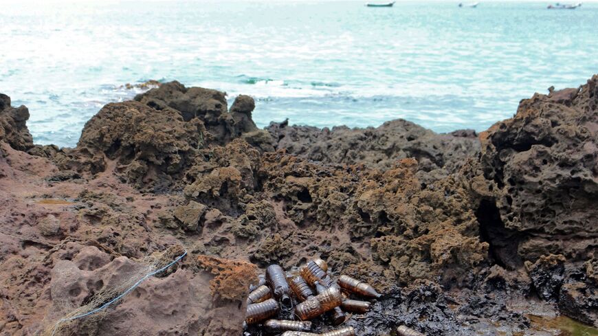 Oil beach Yemen