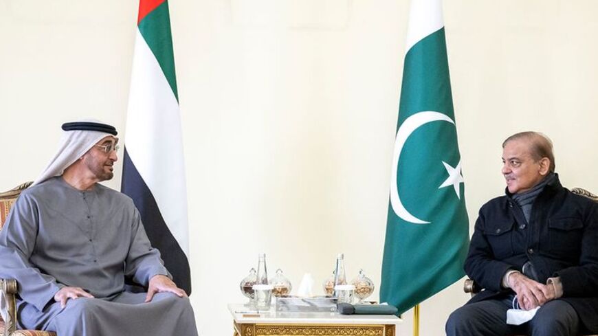 UAE president Mohamed bin Zayed meeting Pakistani Prime Minister Shehbaz Sharif (Photo: UAE Presidential Court)