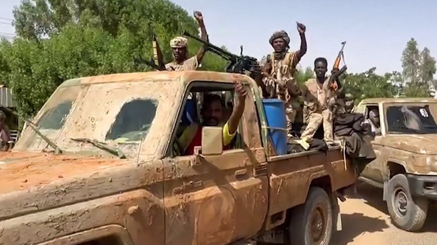 Sudanese paramilitary Rapid Support Forces (RSF) fighters, who emerged from the Janjaweed milita of Dafur, are fightin in the capital Khartoum 