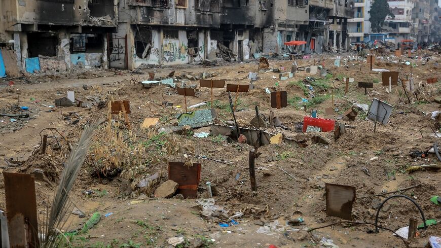 A makeshift cemetery in Gaza Cty's Al-Tuffah district, parts of which the Israeli army reportedly bulldozed