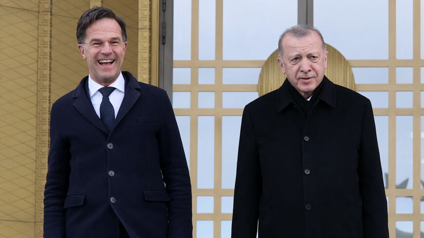 Turkish President Recep Tayyip Erdogan (R) and Dutch Prime Minister Mark Rutte (L).