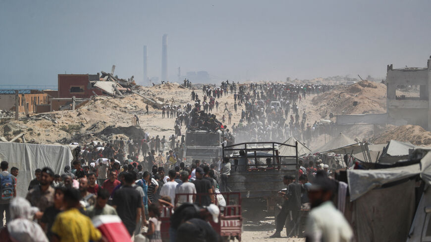 FILE PHOTO: Palestinians gather as they seek aid that entered Gaza through Israel, in Beit Lahia, northern Gaza Strip, July 27, 2025. REUTERS/Mahmoud Issa/File Photo