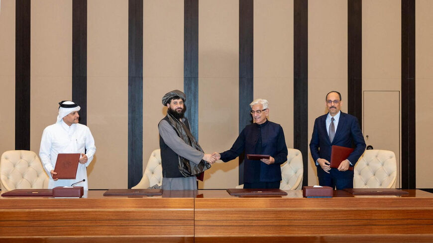 Afghan Defence Minister, Mullah Mohammad Yaqoob Mujahid and Pakistan's Defence Minister, Khawaja Muhammad Asif shake hands, following the signing of a ceasefire agreement, during a negotations meeting mediated by Qatar and Turkey, in Doha, Qatar, October 19, 2025. Qatar Ministry Of Foreign Affairs/Handout via REUTERS