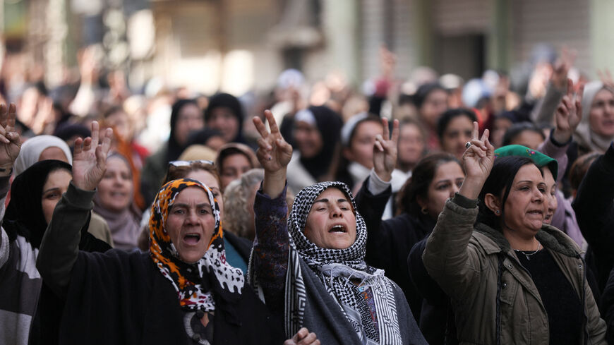 Syrian Kurds attend a protest in solidarity with the people in the neighborhoods of Sheikh Maqsoud and Ashrafieh in Aleppo, in Hasakah, Syria January 7, 2026. REUTERS/Orhan Qereman