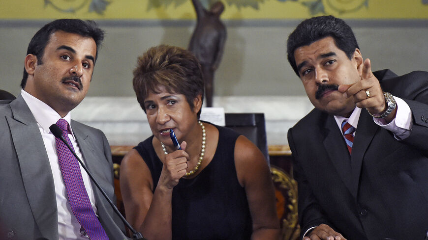 Venezuelan President Nicolas Maduro (R) gestures next to Qatar's Emir Sheikh Tamim bin Hamad al-Thani (L) during a meeting at the Miraflores presidential palace in Caracas on November 25, 2015. AFP PHOTO/JUAN BARRETO / AFP / JUAN BARRETO (Photo credit should read JUAN BARRETO/AFP via Getty Images)