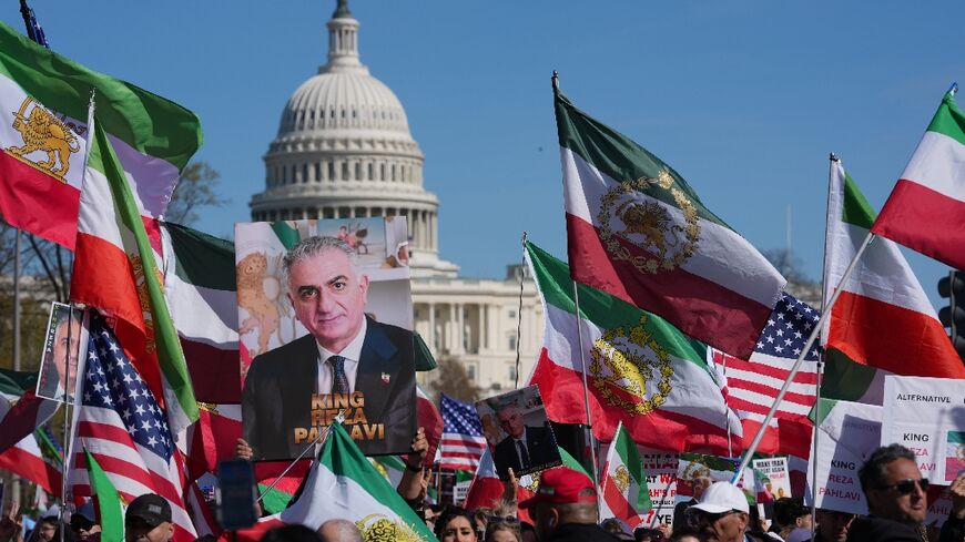 Manifestation à l'appel de Reza Pahlavi, fils exilé du shah iranien, à Washington DC, le 29 mars 2026 