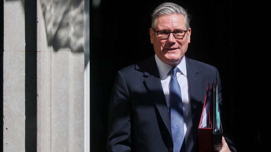 British Prime Minister Keir Starmer walks outside 10 Downing Street after pressure intensified over his handling of the appointment of Peter Mandelson, who failed a security vetting process, as Britain’s ambassador to the U.S., on the day of Prime Minister's Questions at the House of Commons, in London, Britain, April 22, 2026. REUTERS/Hannah McKay/File Photo