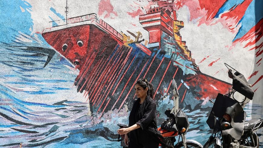 An anti-US and anti-Israel mural in Tehran