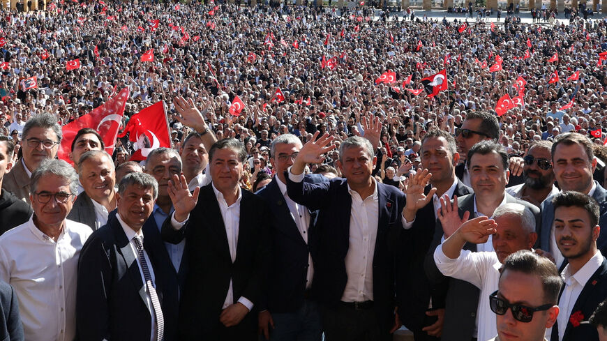 FILE PHOTO: Ozgur Ozel, the ousted chairman of the main opposition Republican People’s Party (CHP), and his supporters visit the mausoleum of modern Turkey’s founder Mustafa Kemal Ataturk in Ankara, Turkey, May 30, 2026. REUTERS/Efekan Akyuz/File Photo
