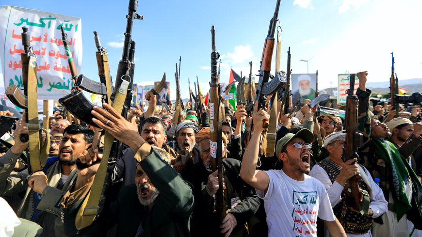  Supporters of the Iran-backed Houthi movement brandish their weapons as they rally in solidarity with Iran and Lebanon in Sanaa on April 10, 2026. 