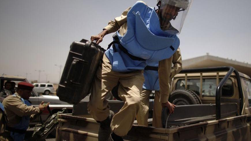 An explosives expert jumps from a military truck as he arrives at the site of a suicide bomb attack at a parade square in Sanaa May 21, 2012. A uniformed man blew himself up in the midst of a military parade rehearsal attended by senior officials in the Yemeni capital Sanaa on Monday, killing at least 41 people and wounding more than 60, a police source said. REUTERS/Khaled Abdullah (YEMEN - Tags: POLITICS CIVIL UNREST CRIME LAW)