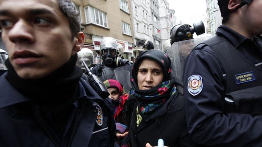 Riot police surround pro-Kurdish demonstrators to prevent them from marching, at Taksim square in central Istanbul February 15, 2012. Supporters of the pro-Kurdish Peace and Democracy Party (BDP) held a protest to mark the 13th anniversary of the capture of Kurdistan Workers' Party (PKK) leader Abdullah Ocalan. REUTERS/Murad Sezer (TURKEY - Tags: POLITICS CIVIL UNREST)