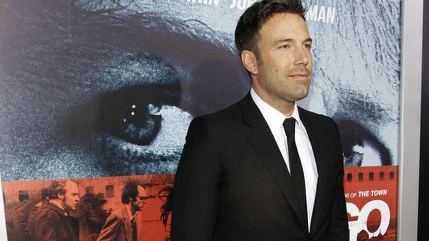 Director of the movie and cast member Ben Affleck poses at the premiere of "Argo" at the Academy of Motion Picture Arts and Sciences in Beverly Hills, California October 4, 2012. The movie opens in the U.S. on October 12.   REUTERS/Mario Anzuoni (UNITED STATES - Tags: ENTERTAINMENT)