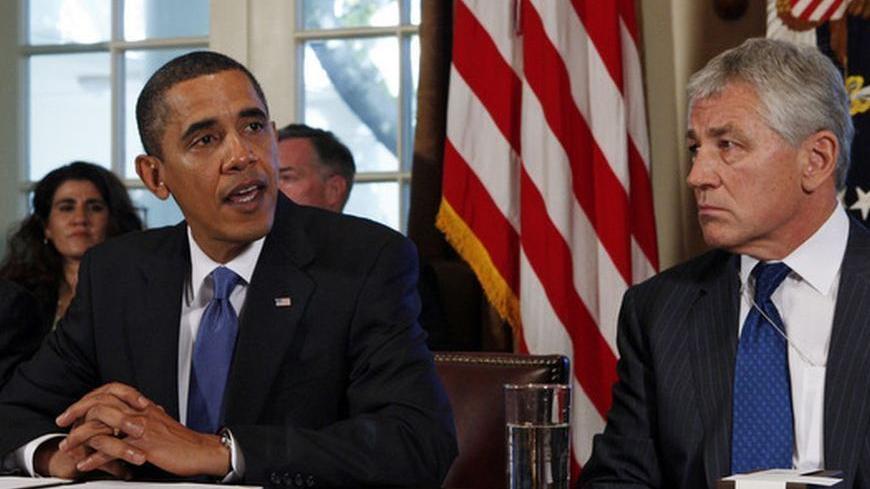 U.S. President Barack Obama (C) meets with co-chairmen of the President's Intelligence Advisory Board former Senator Chuck Hagel (R-NE)(R) and former Senator David Boren (D-OK) and senior leadership of the intelligence community in the Cabinet Room at the White House in Washington October 28, 2009.    REUTERS/Jim Young    (UNITED STATES POLITICS)