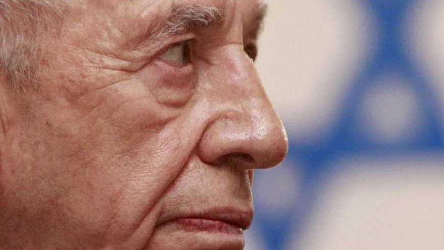 Israeli President Shimon Peres looks on during a news conference with Russia's counterpart Vladimir Putin at the Kremlin in Moscow November 8, 2012. REUTERS/Sergei Karpukhin (RUSSIA - Tags: POLITICS HEADSHOT)