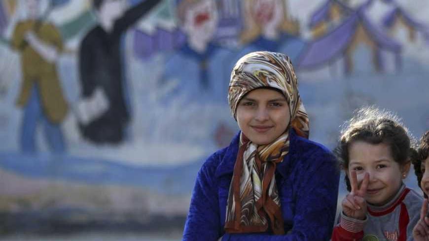 Internally displaced Syrian children gesture as they pose for a photo at a school in Aleppo January 14, 2013. REUTERS/Muzaffar Salman (SYRIA - Tags: CONFLICT)