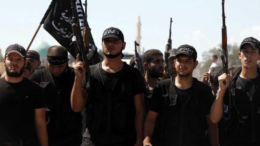 Islamist fighters carry their flag during the funeral of their fellow fighter Tareq Naser, who died during clashes on Sunday, near the village of Fafeen in Aleppo's countryside September 17, 2012. REUTERS/Zain Karam (SYRIA - Tags: POLITICS CONFLICT) - RTR382U8