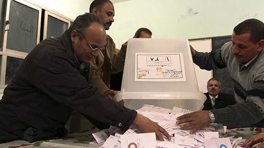 Officials count ballots after polls closed in Bani Sweif, about 115 km (71 miles) south of Cairo December 22, 2012. Early indications showed Egyptians approved an Islamist-drafted constitution after Saturday's final round of voting in a referendum despite opposition criticism of the measure as divisive. REUTERS/Stringer  (EGYPT  - Tags: POLITICS ELECTIONS) - RTR3BUP8