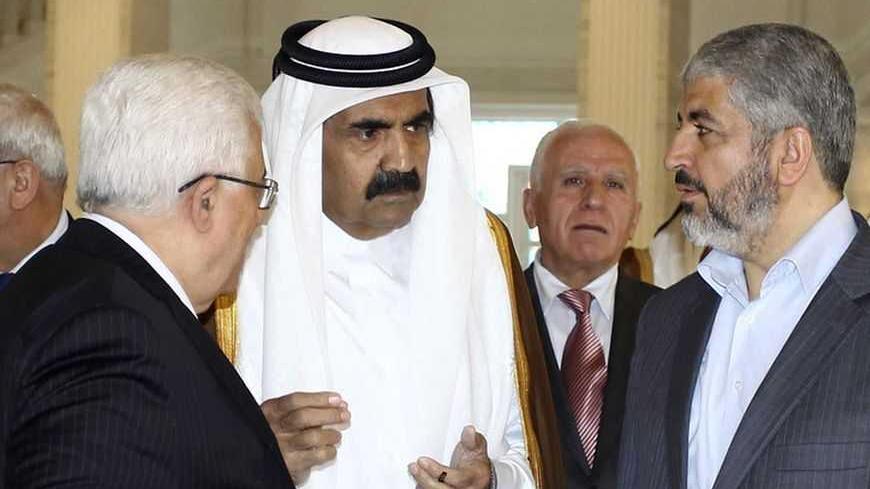 Palestinian President Mahmoud Abbas, Qatar's Emir Sheikh Hamad bin Khalifa al-Thani and Hamas leader Khaled Meshaal (L-R) talk before an agreement in Doha February 6, 2012. Rival Palestinian factions Fatah and Hamas signed a deal in Qatar on Monday to form a unity government of independent technocrats for the West Bank and Gaza, headed by Palestinian President Mahmoud Abbas. REUTERS/Stringer(QATAR - Tags: POLITICS) - RTR2XEG7