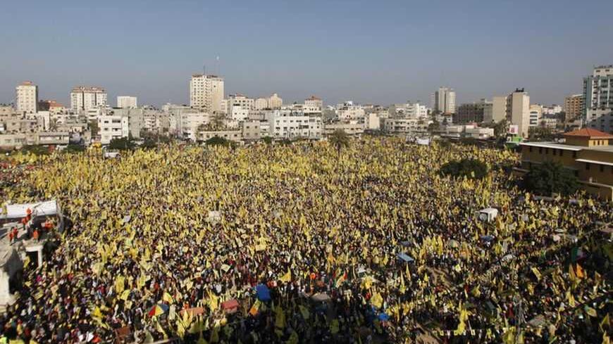 Palestinians take part in a rally marking the 48th anniversary of the founding of the Fatah movement, in Gaza City January 4, 2013. Hundreds of thousands of Palestinians joined a rare rally staged by President Mahmoud Abbas's Fatah group in Gaza on Friday, as tensions ease with rival Hamas Islamists ruling the enclave since 2007. REUTERS/Mohammed Salem (GAZA - Tags: POLITICS ANNIVERSARY) - RTR3C3HD