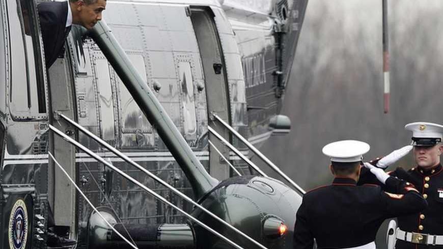 U.S. President Barack Obama arrives via Marine One at Leesburg Executive Airport to delivers remarks nearby at the House Democratic Issues Conference, in Leesburg, Virginia, February 7, 2013. REUTERS/Jonathan Ernst (UNITED STATES - Tags: POLITICS) - RTR3DGQT