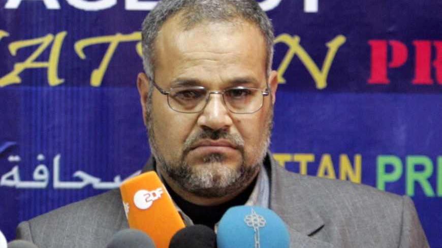 Palestinian Islamic Jihad leaders Kaled Al-Batsh (L) and Khader Habib attend a news conference in Gaza February 8, 2006. Islamic Jihad ruled out on Wednesday joining a new Palestinian government following Hamas's election victory or forging any long-term truce with Israel.  REUTERS/Mohammed Salem - RTR15ZBZ