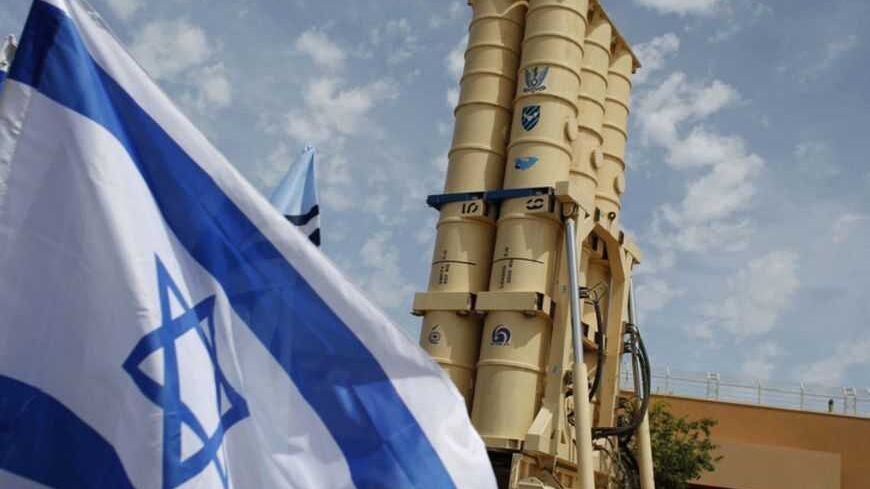 An Arrow II missile interceptor is displayed in front of journalists at an Israeli air defence command in the Palmahim military base south of Tel Aviv May 12, 2011. An upgraded version of the Israeli air defence system, designed to blow up ballistic missiles in space, could be rushed into deployment before its 2014-2015 target date, a senior officer said on Thursday. REUTERS/ Nir Elias (ISRAEL - Tags: POLITICS MILITARY) - RTR2MBG1