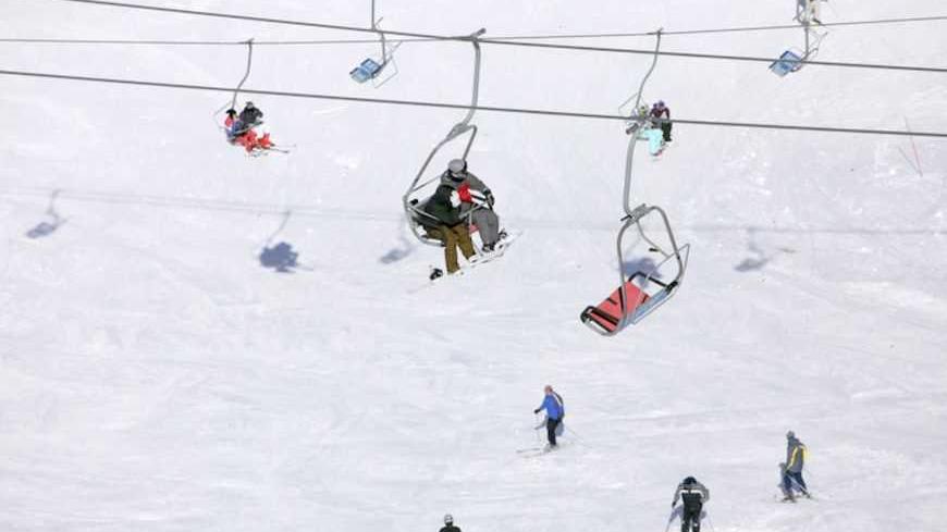 Snow boarders ride a ski lift on Mount Hermon in the Golan Heights near the Israel-Syria border February 7, 2010. The Golan Heights form a strategic plateau between Israel and Syria of about 1,200 square kilometers (460 square miles). Israel captured it in the 1967 Middle East war and annexed it in 1981 in a move not recognized internationally. 
REUTERS/Darren Whiteside  (ISRAEL - Tags: ENVIRONMENT TRAVEL SOCIETY) - RTR29XGT