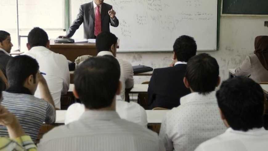 A professor gives a lecture to students at the College of Administration and Economy in Baghdad University March 16, 2009. Iraqi academics who fled abroad from violence and oppression are trickling back home in response to pleas from their government -- but they are finding jobs few and the welcome far from warm. Many waited years for Saddam Hussein to fall, and longer for sectarian violence, triggered by the 2003 U.S.-led invasion, to end. Picture taken March 16, 2009. To match Feature IRAQ/ACADEMICS