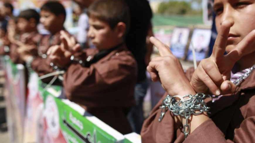Palestinian children take part in a rally in front of the Red Cross headquarters in Gaza City marking Palestinian Prisoners Day April 17, 2012. The Israeli Prisons Authority said on Tuesday in a written statement that 2,300 Palestinian prisoners held in Israeli jails have said they would reject their daily meal in support of Palestinian Prisoners Day and 1,200 would launch hunger strikes.  REUTERS/Suhaib Salem (GAZA - Tags: POLITICS CIVIL UNREST ANNIVERSARY) - RTR30U7Q
