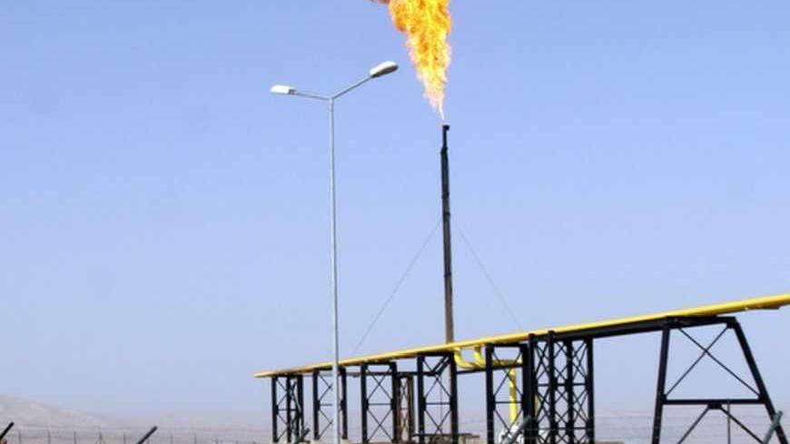 A flame rises from a pipeline at Taq Taq oil field in Arbil at the semi-autonomous Kurdistan region of northern Iraq, about 350 km (220 miles) north of Baghdad, September, 5, 2012. To match Analysis IRAQ-OIL-KURDISTAN/ REUTERS/Azad Lashkari (IRAQ - Tags: ENERGY BUSINESS) - RTR37KBL