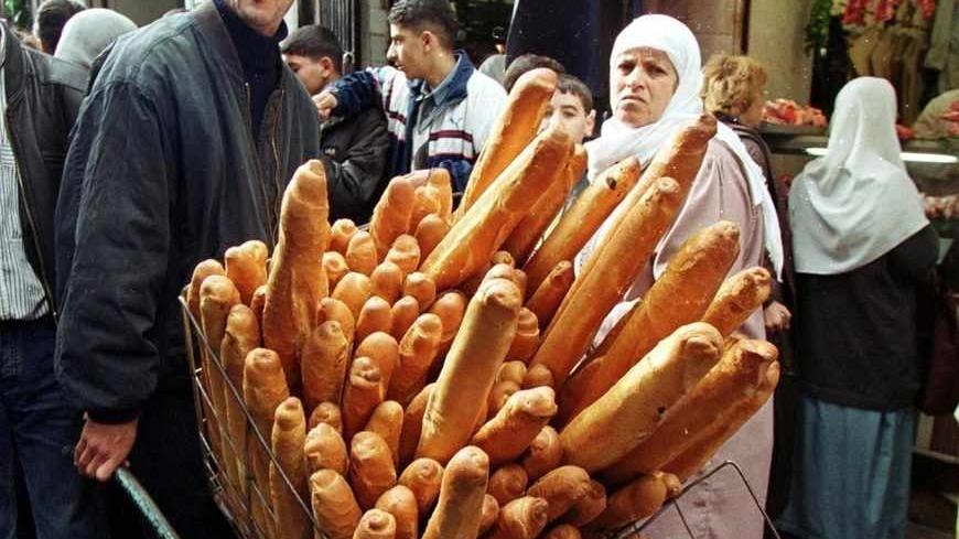 An Algerian bread vendor pushes his cart during shopping hours in the popular Kasbah neighborhood December 15. The start of Ramadan is always marked by a steep raise in prices. [Security has been tightened in major cities to prevent Islamic guerrilla attacks who consider Ramadan an auspicious period in their struggle to set up a purist state.  ] - RTXJDR1