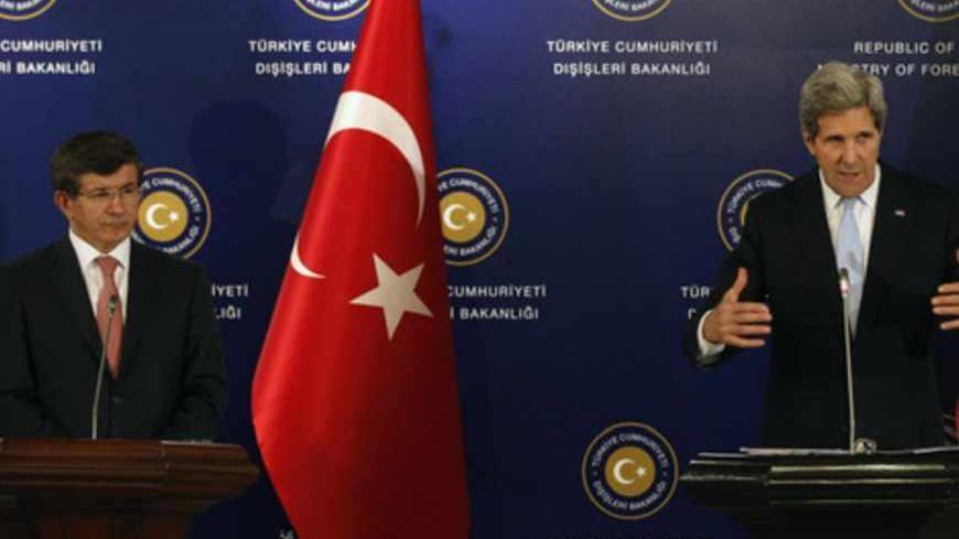 Turkish Foreign Minister Ahmet Davutoglu and U.S. Secretary of State John Kerry (R) attend a news conference after the Friends of Syria meeting in Istanbul April 20, 2013. REUTERS/Osman Orsal (TURKEY - Tags: POLITICS CONFLICT) - RTXYU1K