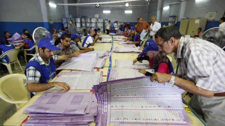 Employees of the Independent High Electoral Commission (IHEC) take part in vote counting at an analysis center in Baghdad April 23, 2013. Voter participation in Iraq's provincial election on Saturday was 50 percent of eligible voters, the country's electoral authorities said after poll stations closed. Election officials said including results from a special vote a week earlier for members of the armed forces, total participation would be more than 51 percent. REUTERS/Mohammed Ameen (IRAQ - Tags: POLITICS E