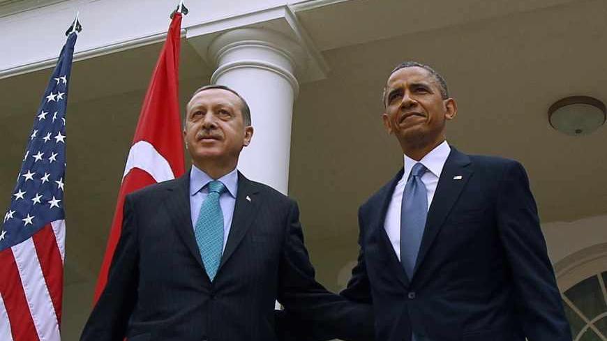 Turkish Prime Minister Recep Tayyip Erdogan (L) and U.S. President Barack Obama (R) arrive for a joint news conference in the White House Rose Garden in Washington, May 16, 2013. REUTERS/Kevin Lamarque (UNITED STATES - Tags: POLITICS) - RTXZPHQ
