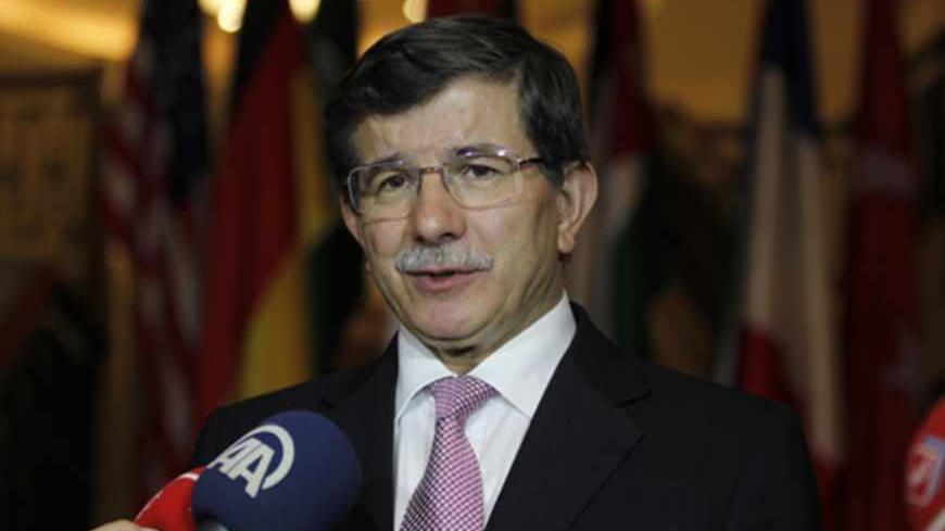 Turkish Foreign Minister Ahmet Davutoglu speaks to the media after the Friends of Syria alliance meeting in Amman May 22, 2013. REUTERS/Muhammad Hamed (JORDAN - Tags: POLITICS) - RTXZX4H