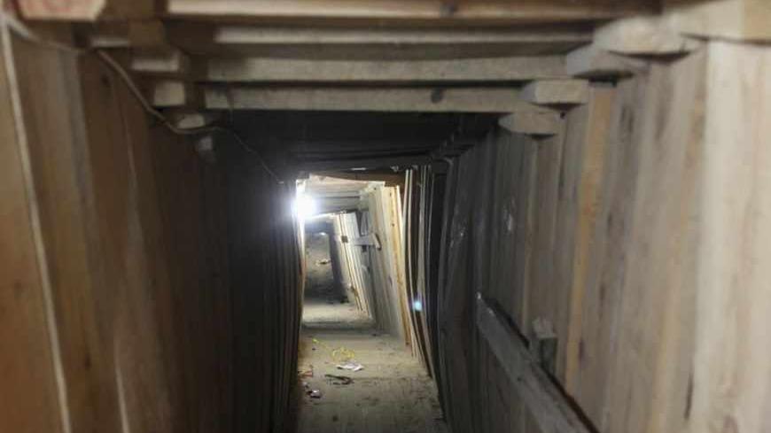 A working tunnel, which is used to smuggle people from Egypt to Gaza, is seen in the Egyptian border city of Rafah, May 13, 2013. REUTERS/Asmaa Waguih (EGYPT - Tags: POLITICS CONFLICT) - RTXZLC7