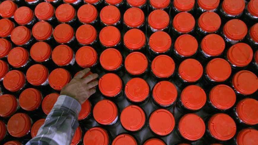 A Palestinian worker organizes containers of green wheat, also know as Freekeh, that are meant for export, at a factory in the West Bank village of Ajja village near Jenin August 25, 2009. The economy of the West Bank and Gaza is forecast by the World Bank to grow by 5 percent this year, 6.5 percent in 2010 and 7.5 percent in 2011. Picture taken August 25, 2009. To match feature PALESTINIANS/ECONOMY
REUTERS/Mohamad Torokman (WEST BANK POLITICS BUSINESS FOOD) - RTR27574