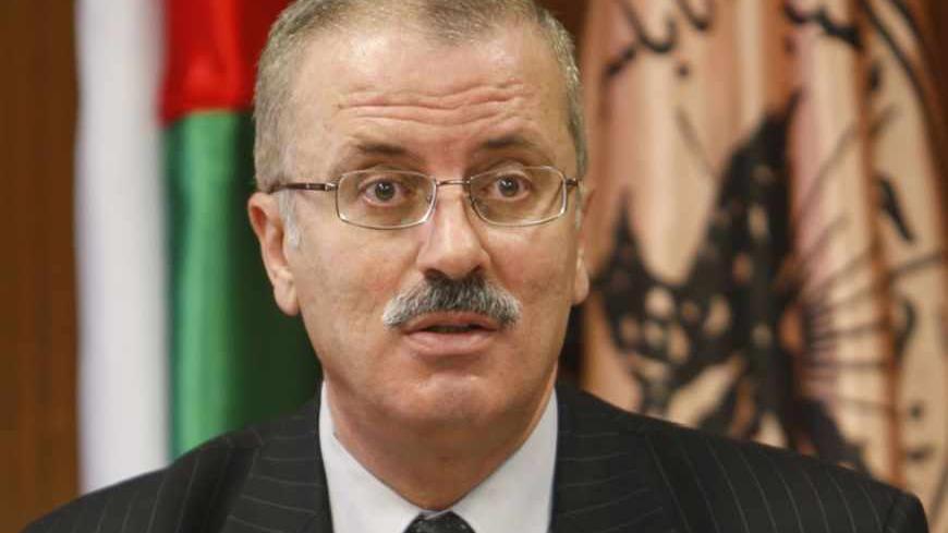 Rami Hamdallah, president of al-Najah National University, speaks during a meeting at the university in the West Bank city of Nablus February 14, 2010. Palestinian President Mahmoud Abbas named British-educated political independent Hamdallah as new prime minister on June 2, 2013, a move that was immediately condemned by Gaza Strip rulers Hamas. Picture taken February 14, 2010. REUTERS/Abed Omar Qusini (WEST BANK - Tags: POLITICS EDUCATION) - RTX109VL