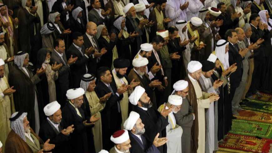 Iraqi Muslim worshippers pray during a joint Sunni-Shi'ite Friday prayer at the Martyrs Monument in Baghdad May 24, 2013. Iraqi Prime Minister Nuri al-Maliki has called to establish unified Friday prayers between Sunnis and Shi'ites in Baghdad, after attacks on Sunni and Shi'ite mosques in recent weeks.   REUTERS/Thaier al-Sudani (IRAQ - Tags: RELIGION CIVIL UNREST) - RTXZZ1S
