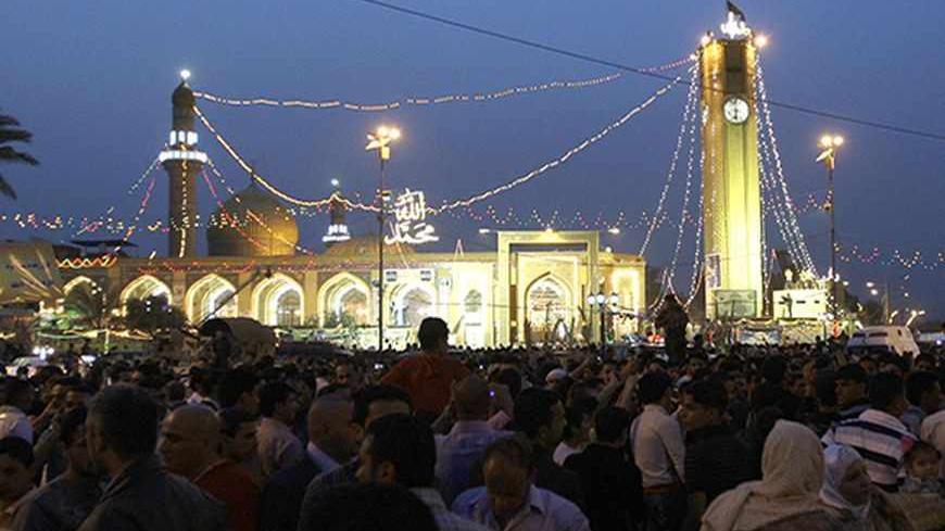 People gather in Abu Hanifa mosque during a celebration ceremony marking the birth anniversary of Prophet Mohammed, in Baghdad's Adhamiya district March 8, 2009. REUTERS/Thaier al-Sudani (IRAQ RELIGION SOCIETY ANNIVERSARY) - RTXCIVP