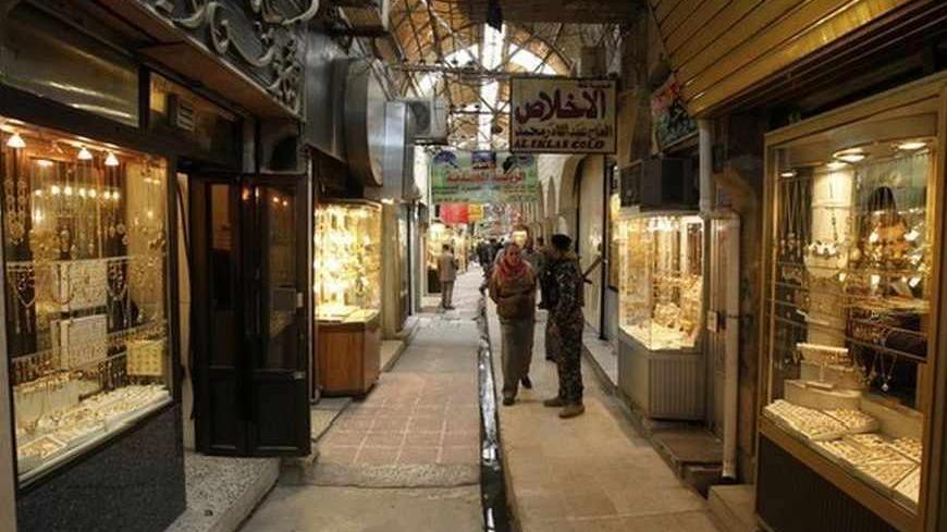Goldsmith shops are seen in a market in Mosul, 390 km (240 miles) north of Baghdad March 12, 2012. Gunmen often carry out lethal robbery attacks on goldsmith shops mostly in Baghdad, with the latest heist on a gold market on Monday causing the death of nine people. Picture taken March 12, 2012.  REUTERS/Mohammed Ameen (IRAQ - Tags: CRIME LAW BUSINESS CIVIL UNREST) - RTR2ZBBG