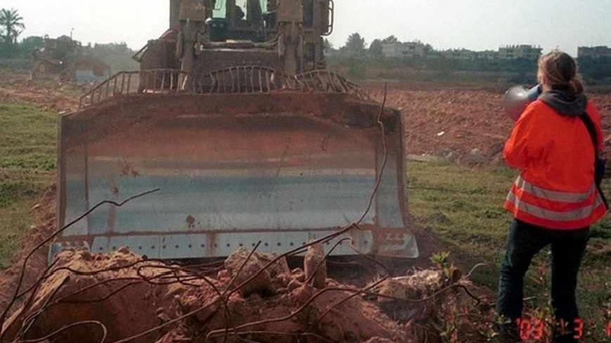 U.S. citizen Rachel Corrie 23, speaks through a megaphone to an Israeli army
bulldozer before she was killed in Rafah, Southern Gaza Strip March 16,
2003. An Israeli military bulldozer killed Corrie on Sunday who was
protesting the demolition of a house in the southern Gaza Strip on Sunday,
Palestinian medical officials and witnesses said. "The bulldozer put sand on
her and kept crushing her," said Nicholas Dure, a fellow member of the
International Solidarity Campaign to Protect the Palestinian Peopl
