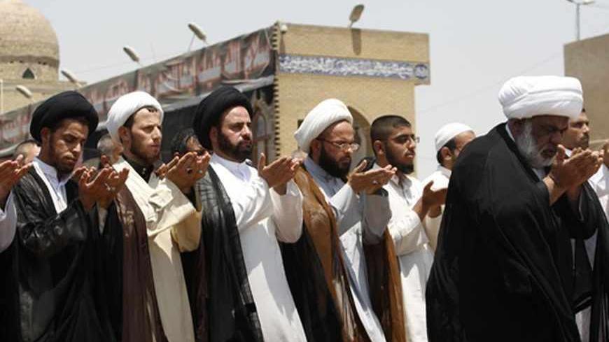 Shi'ite Muslims attend Friday prayers in Baghdad's Sadr City, June 28, 2013.   REUTERS/Ahmed Saad (IRAQ - Tags: RELIGION) - RTX114LH